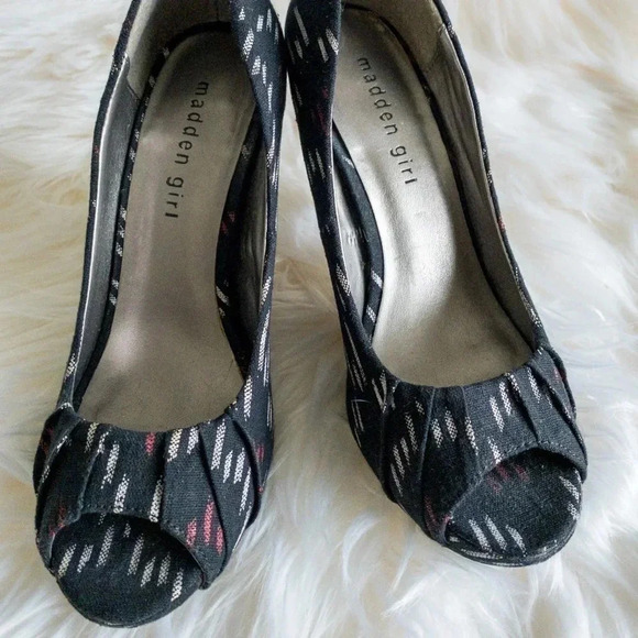 Madden Girl Black Ppep Toe Heels - Picture 1 of 5